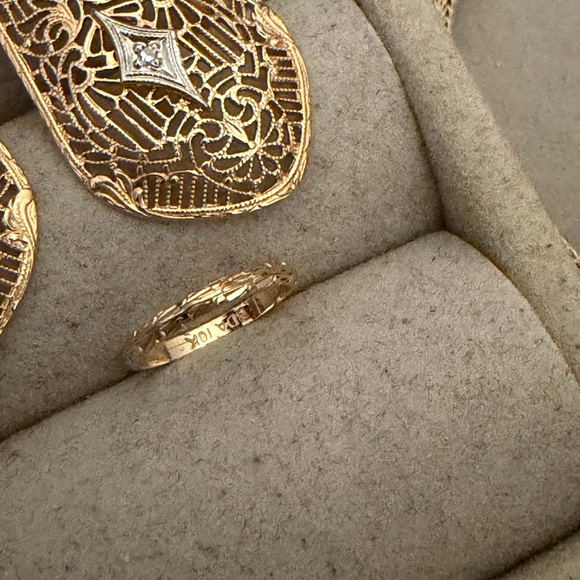 vintage victorian BDA 10k solid gold floral etched baby ring or necklace charm - Picture 2 of 7